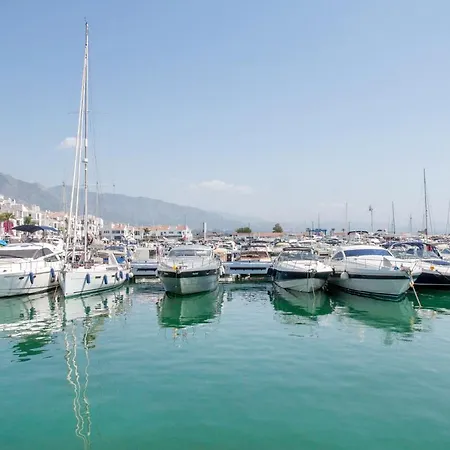 Botel Madame B Marbella